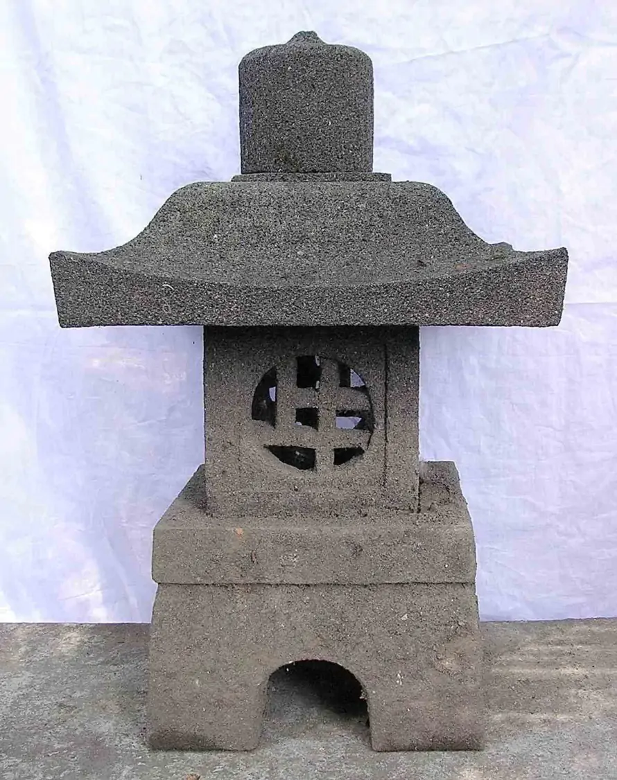  Product image 3 of the product “Japanese style Garden Lantern, made from Andesit Stone. Multipart. 55 cm Height, Roof is 40 cm width. ”